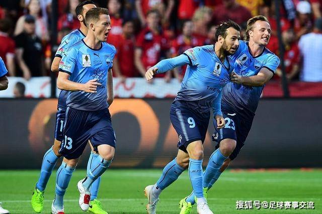 库里33+8文班亚马32+9+5+4 勇士险胜马刺4连胜